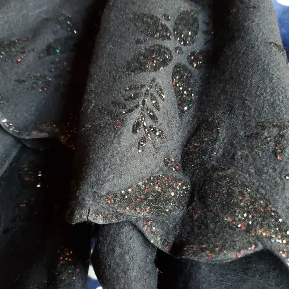 1950s‎ Unlabeled Black &amp; Glitter, Floral Embossed C