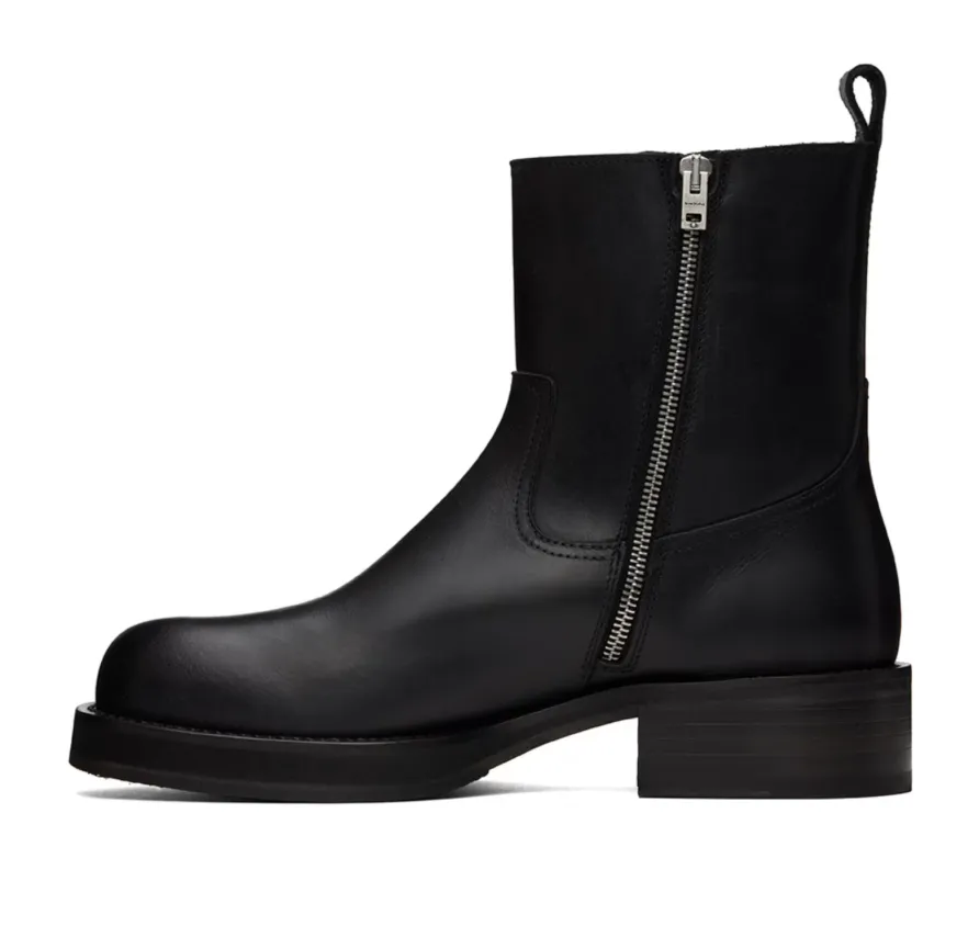 ACNE STUDIOS
Black Leather Waxed Boots