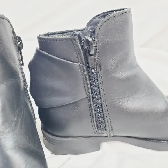 Coqueta Black vegan leather ankle boot bootie Girls bow