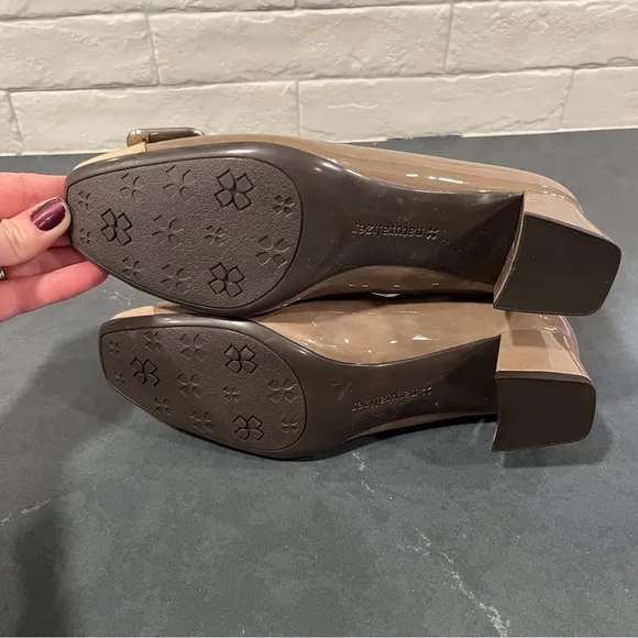 Naturalizer sz 8.5 Xavier taupe and cream faux leather heeled loafer