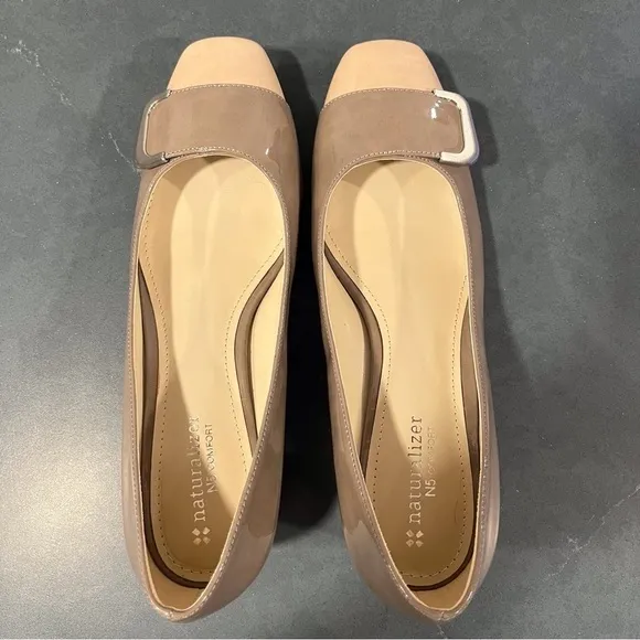 Naturalizer sz 8.5 Xavier taupe and cream faux leather heeled loafer