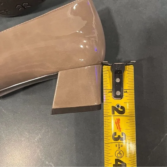 Naturalizer sz 8.5 Xavier taupe and cream faux leather heeled loafer