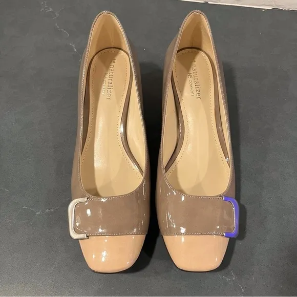 Naturalizer sz 8.5 Xavier taupe and cream faux leather heeled loafer