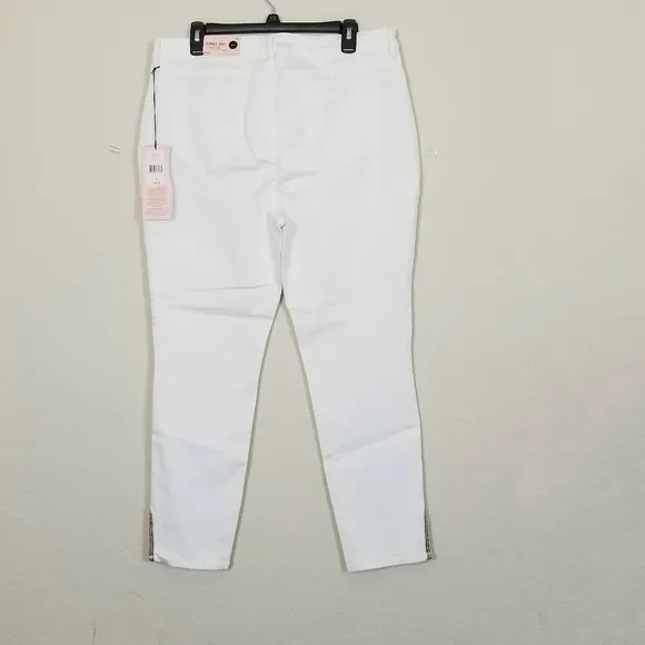 NYDJ White Curves 360 Jeans Embroidered Side Vent