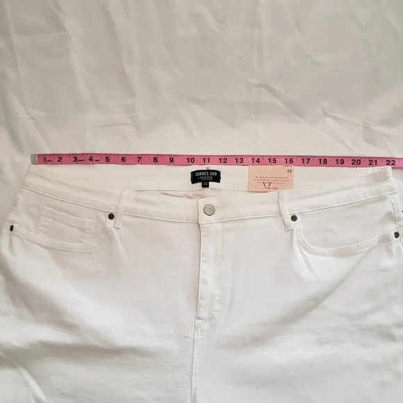 NYDJ White Curves 360 Jeans Embroidered Side Vent