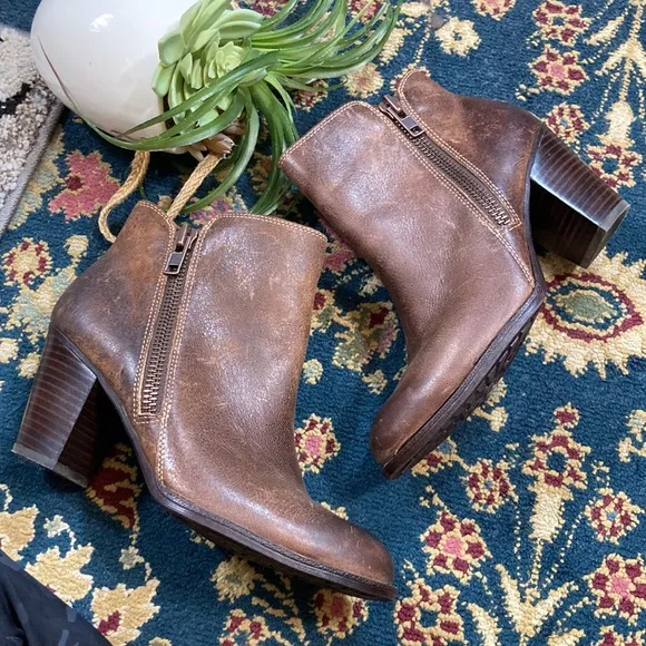 🍄Sofft Wera distressed Brown leather Ankle Boot