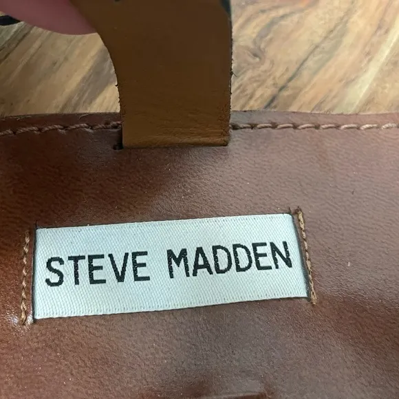 Steve Madden Agathist Black Leather Strappy Sandal, NWOT, 10M