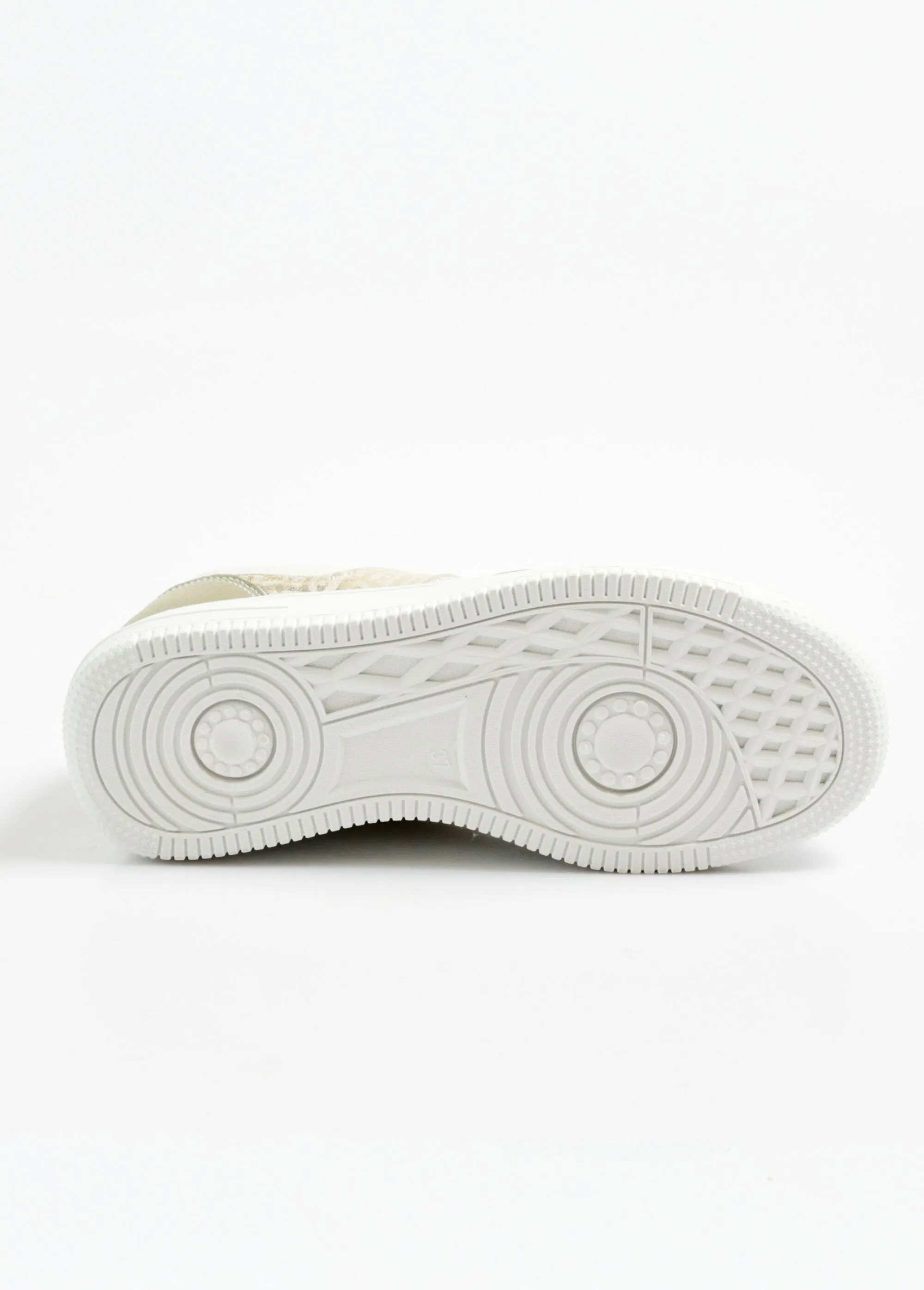 Two-tone sneakers with metallic details