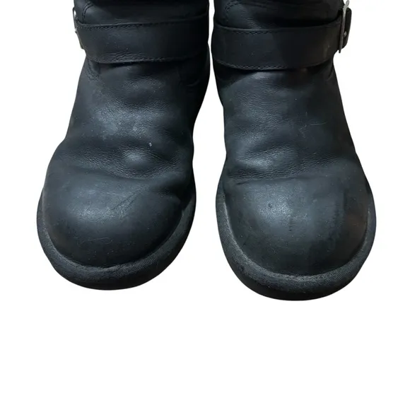 UGG Kensington Black Leather Buckle Moto Boots in Classic Black Size 8