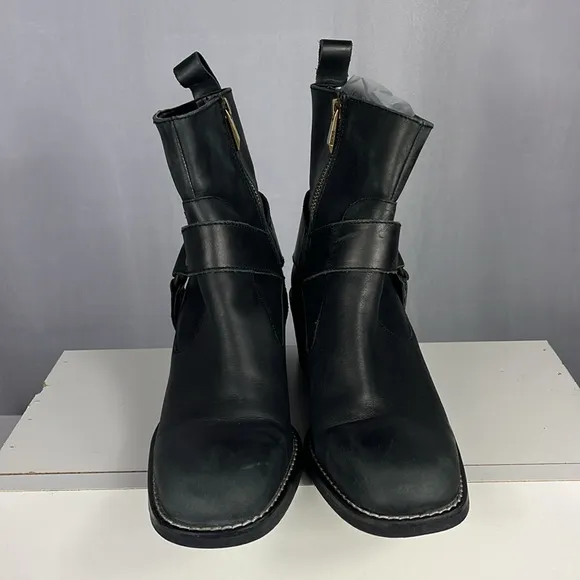 Zara Biker Leather Ankle Boot in Black.