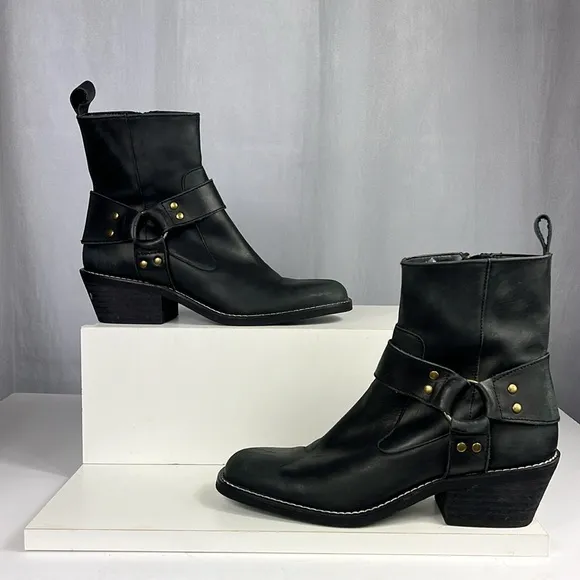 Zara Biker Leather Ankle Boot in Black.