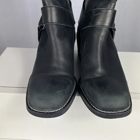 Zara Biker Leather Ankle Boot in Black.